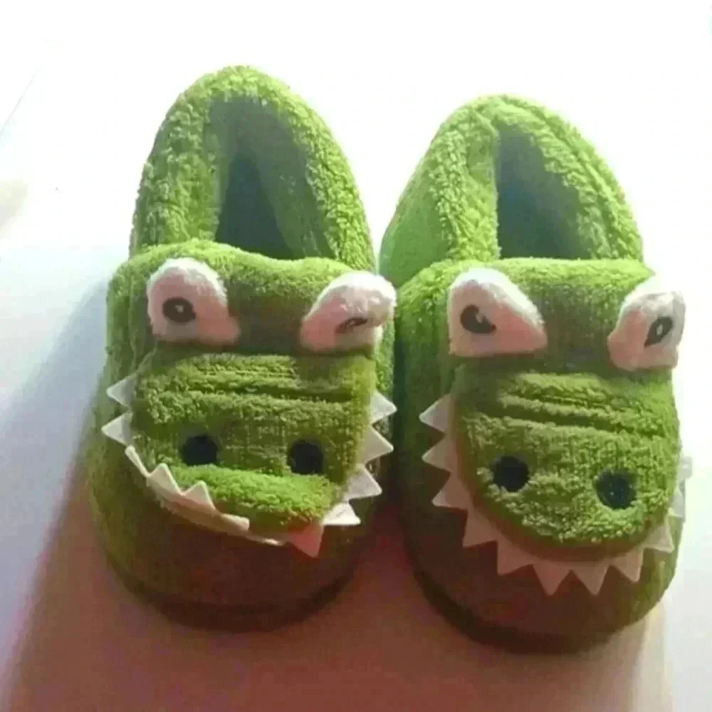 Alligator slipper shoes toddler size 8/150